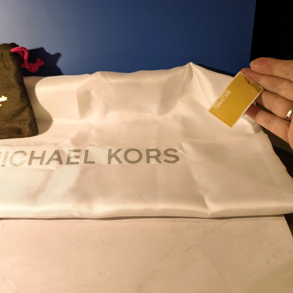 Michael Kors White & Silver Logo Pouch With Kate Spade Earrings & Jewelry Pouch - Picture 4 of 6